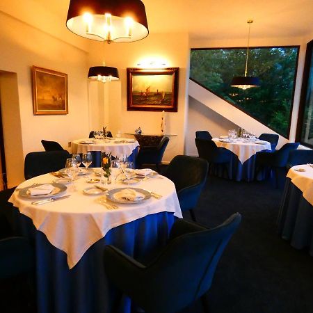 Hostellerie Restaurant Les Gorges De L'Aveyron Bruniquel Buitenkant foto