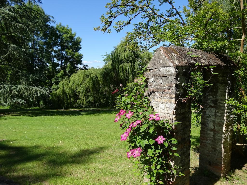 Hostellerie Restaurant Les Gorges De L'Aveyron Bruniquel Buitenkant foto