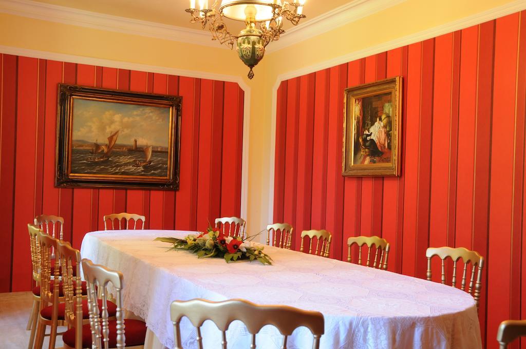 Hostellerie Restaurant Les Gorges De L'Aveyron Bruniquel Buitenkant foto
