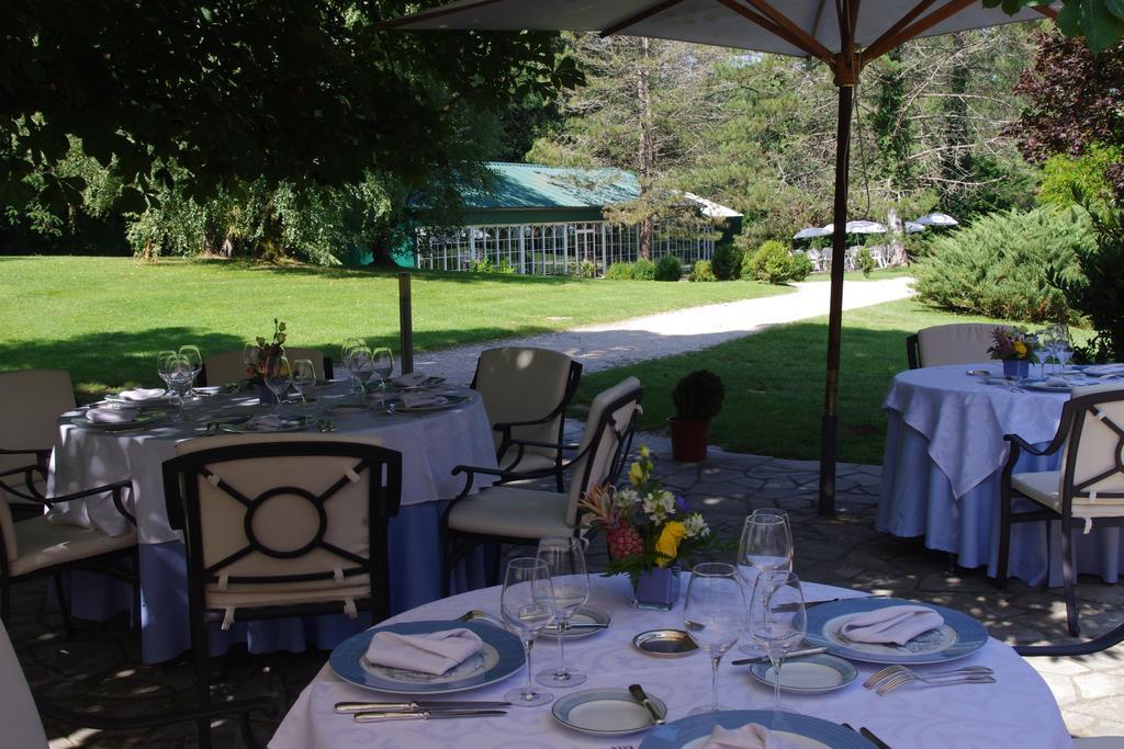Hostellerie Restaurant Les Gorges De L'Aveyron Bruniquel Buitenkant foto