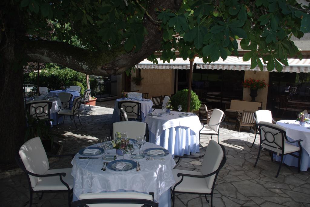 Hostellerie Restaurant Les Gorges De L'Aveyron Bruniquel Buitenkant foto